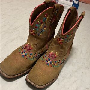 Ariat youth girls wild flower western canyon boots some wear on heels
